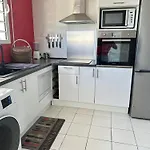 EBT Housse, appartement, jacuzzi vue mer, 10 min aéroport et port