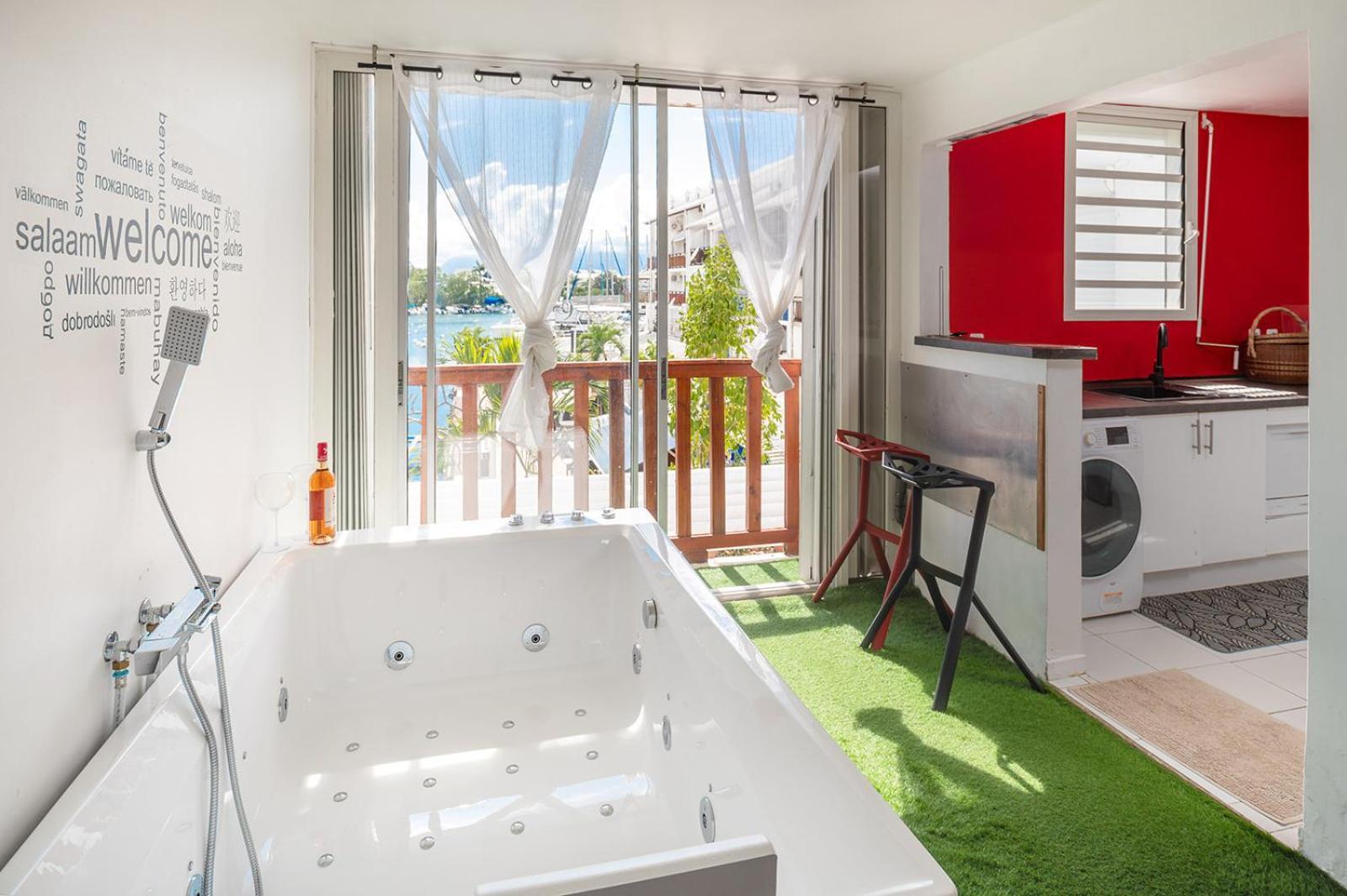 Appartement Ebt Housse, Appartement, Jacuzzi Vue Mer, 10 Min Aéroport Et Port Baimbridge